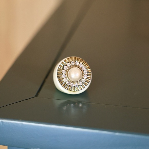 Elegant Sparkly Silver and Pearl Ring Set - Picture 4 of 10